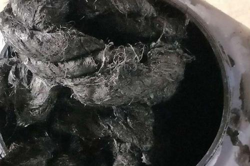 瀝青麻絲填縫瀝青如何清理：掌握正確方法，輕松清除麻煩瀝青！